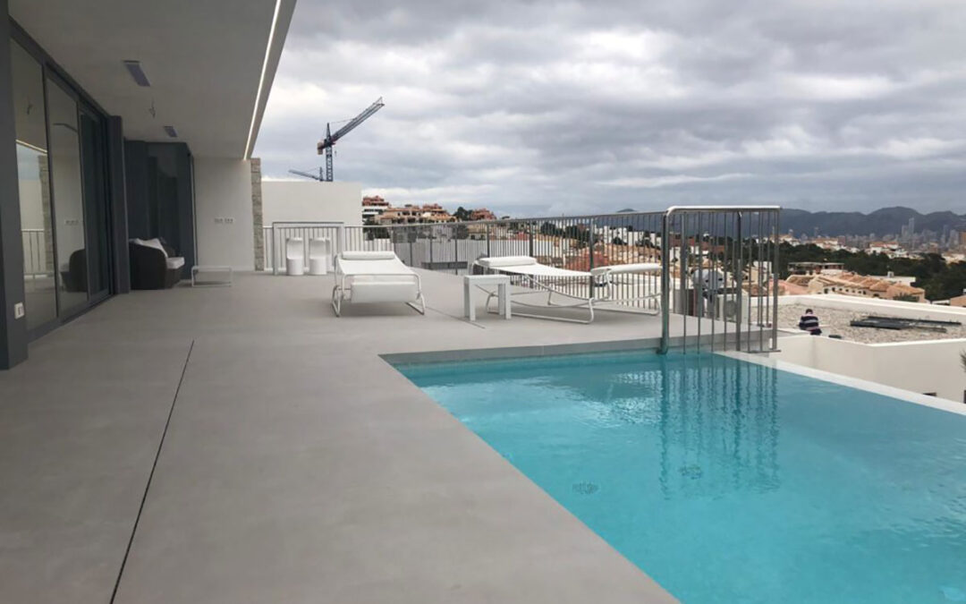 Escalera y barandillas en acero inoxidable para vivienda unifamiliar